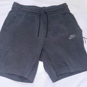 Men’s Nike tech